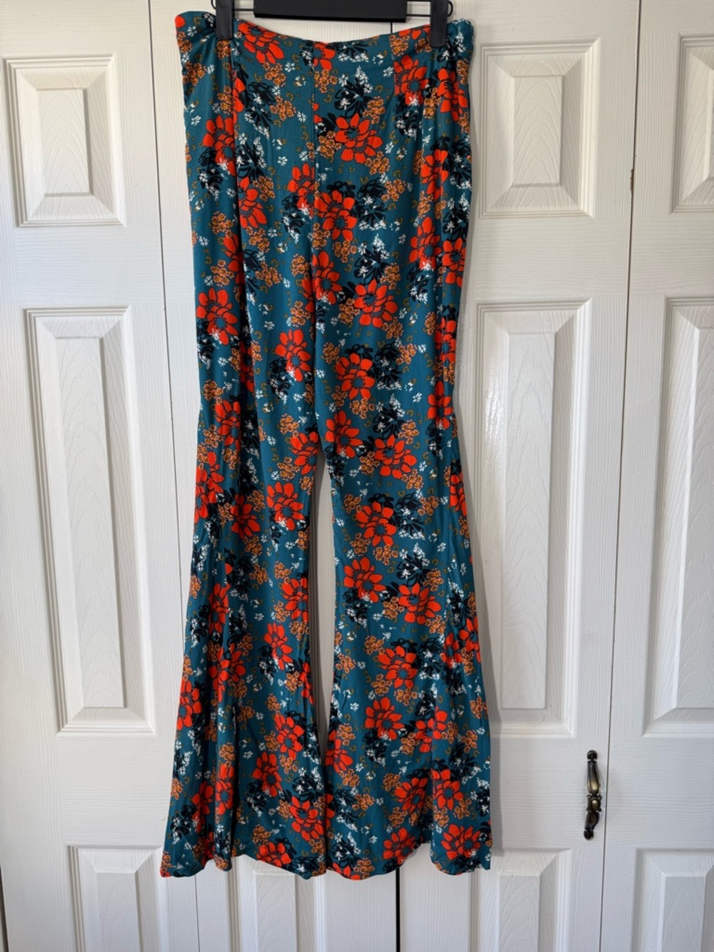 Free People Can't Take my Eyes off You Floral Bell Bottom Flare Pants Size Small - Picture 9 of 12